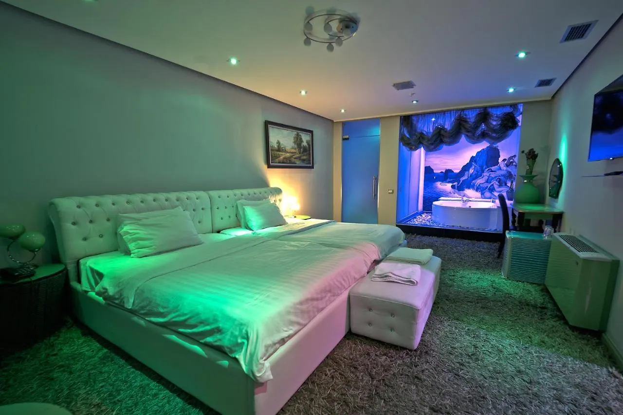Hotel Rosa Blu Tirana 4*,  Albania