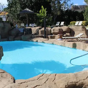 The Red Farm Relais & Iklin